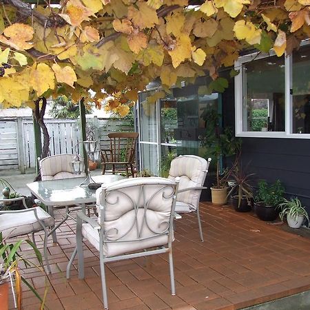Wellesbourne Homestay B&B Palmerston North Exterior photo