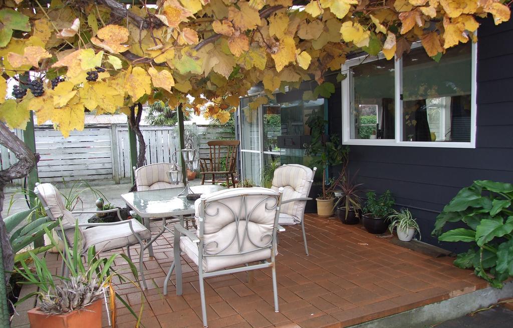 Wellesbourne Homestay B&B Palmerston North Exterior photo