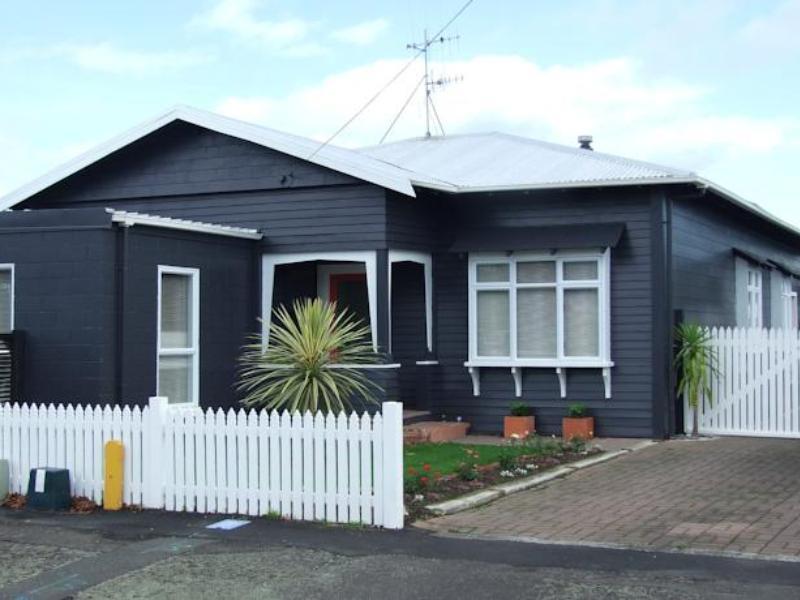Wellesbourne Homestay B&B Palmerston North Exterior photo